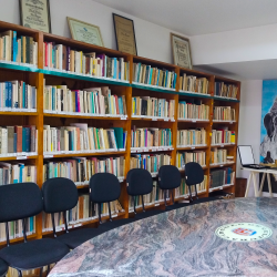 Muito além dos livros: Centro de Referência Paulo Freire celebra o Dia Mundial das Bibliotecas com espaço de memória e resistência